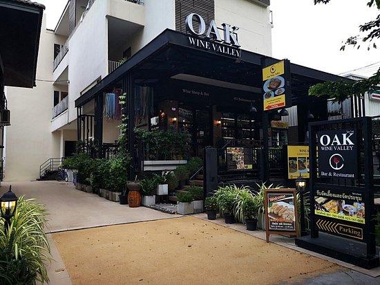 Oak Wine Valley